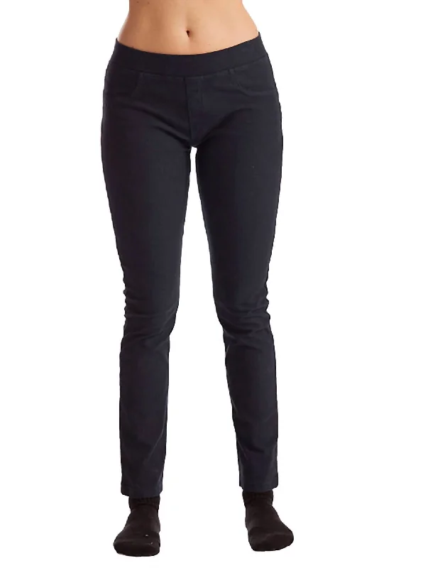 Mid Rise Jegging In Black