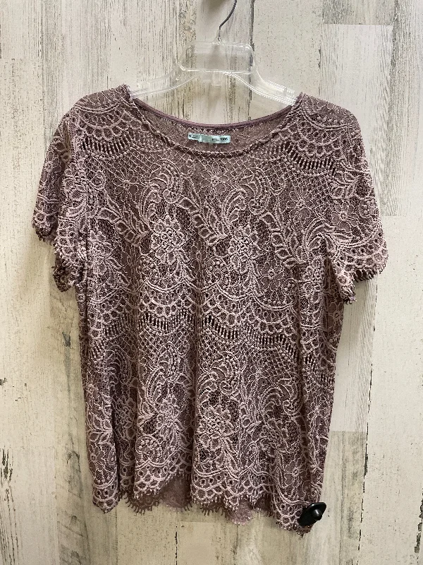 Top Short Sleeve By Maurices In Brown, Size: 2x